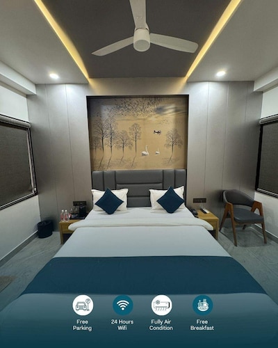 Deluxe Room 2